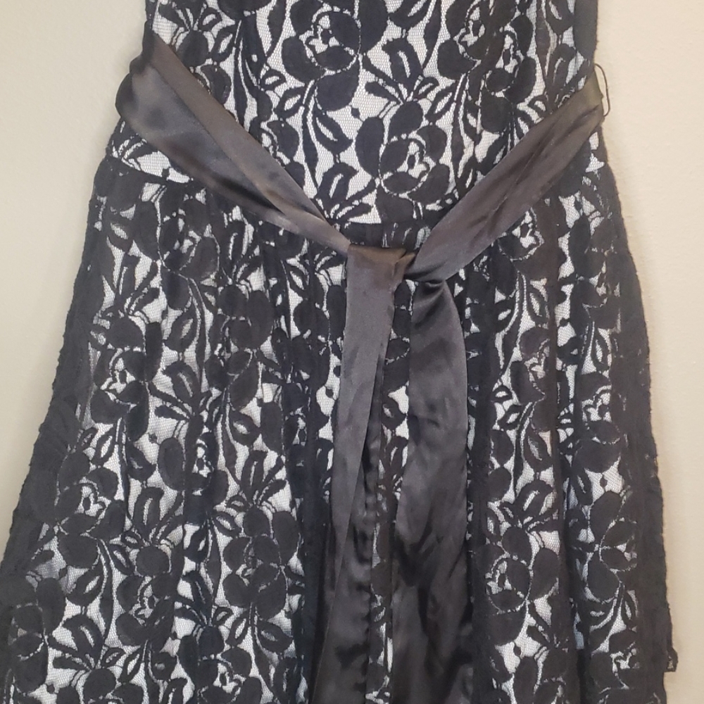 Dress - Picture 2 of 4